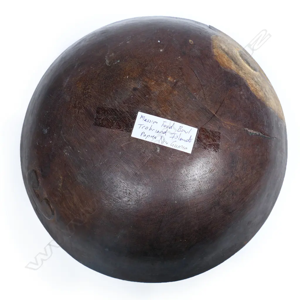A large vintage PNG/Trobriand Islands wooden food bowl, Image 1++